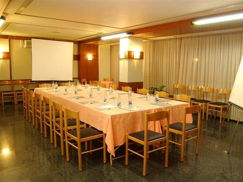 Hotel Nice La Seu d'Urgell Buitenkant foto