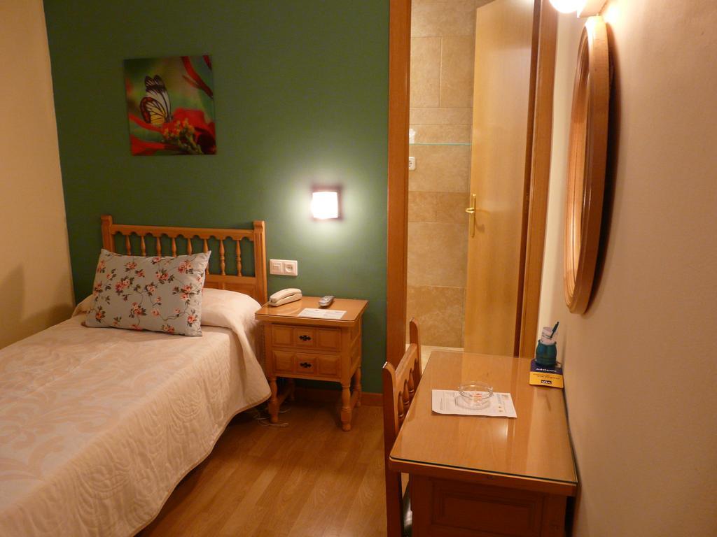 Hotel Nice La Seu d'Urgell Buitenkant foto