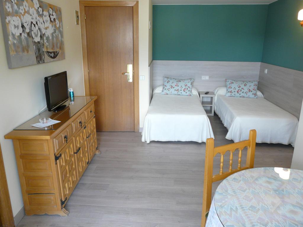 Hotel Nice La Seu d'Urgell Buitenkant foto