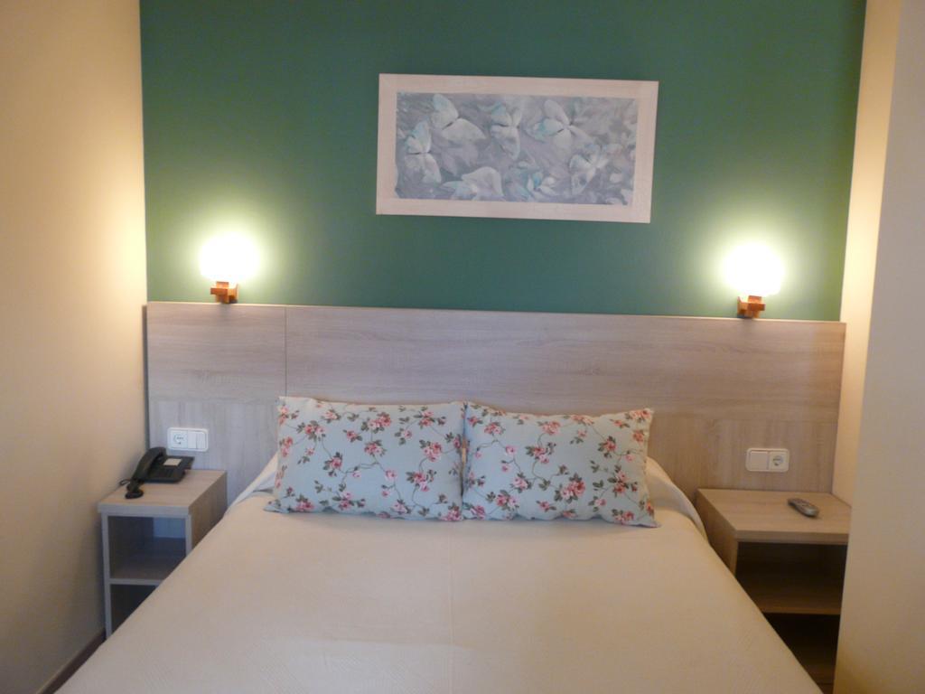 Hotel Nice La Seu d'Urgell Buitenkant foto