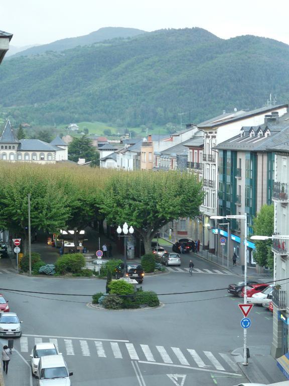 Hotel Nice La Seu d'Urgell Buitenkant foto
