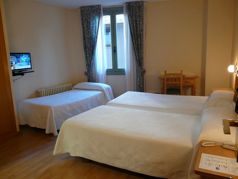 Hotel Nice La Seu d'Urgell Buitenkant foto
