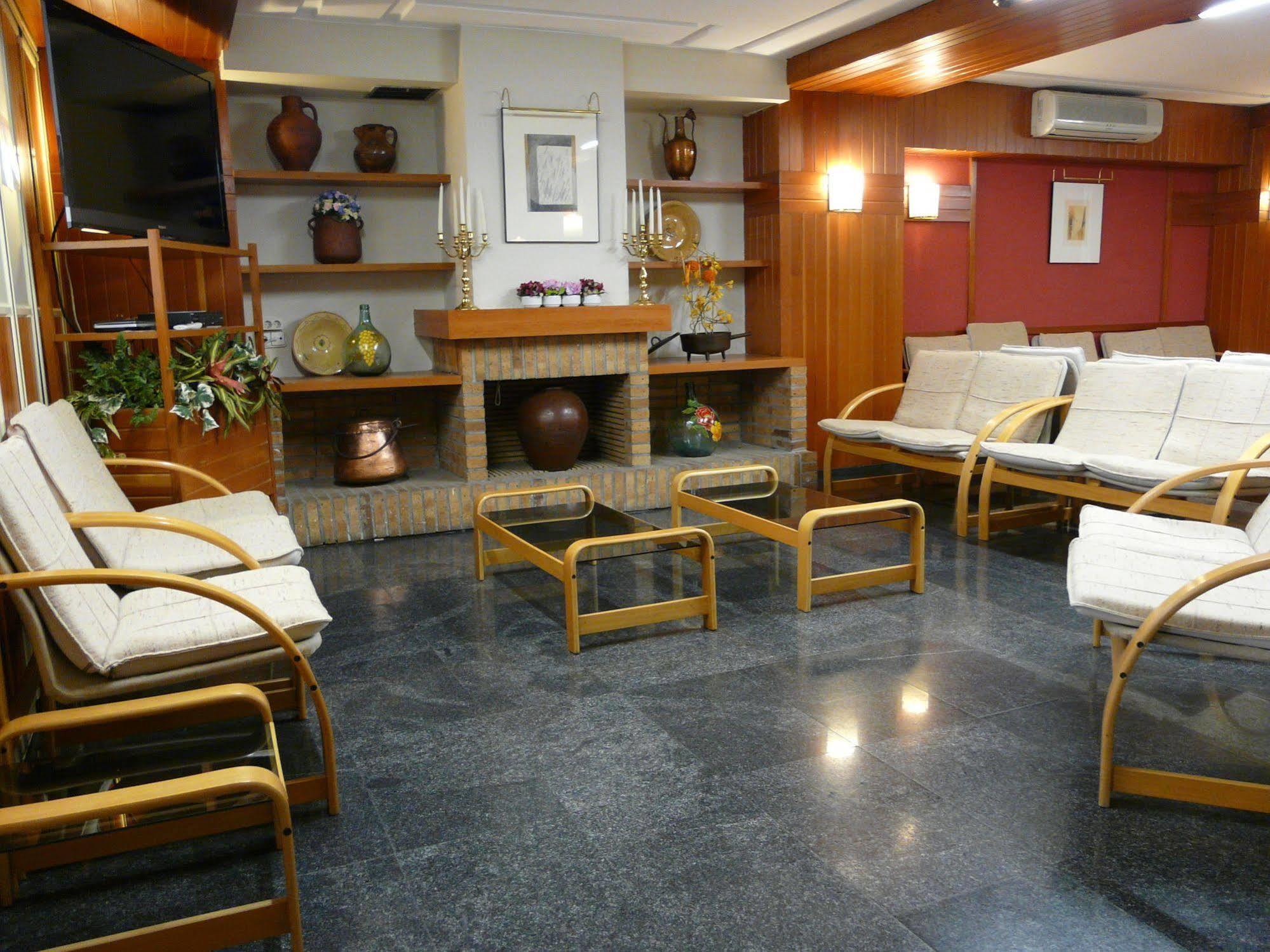 Hotel Nice La Seu d'Urgell Buitenkant foto