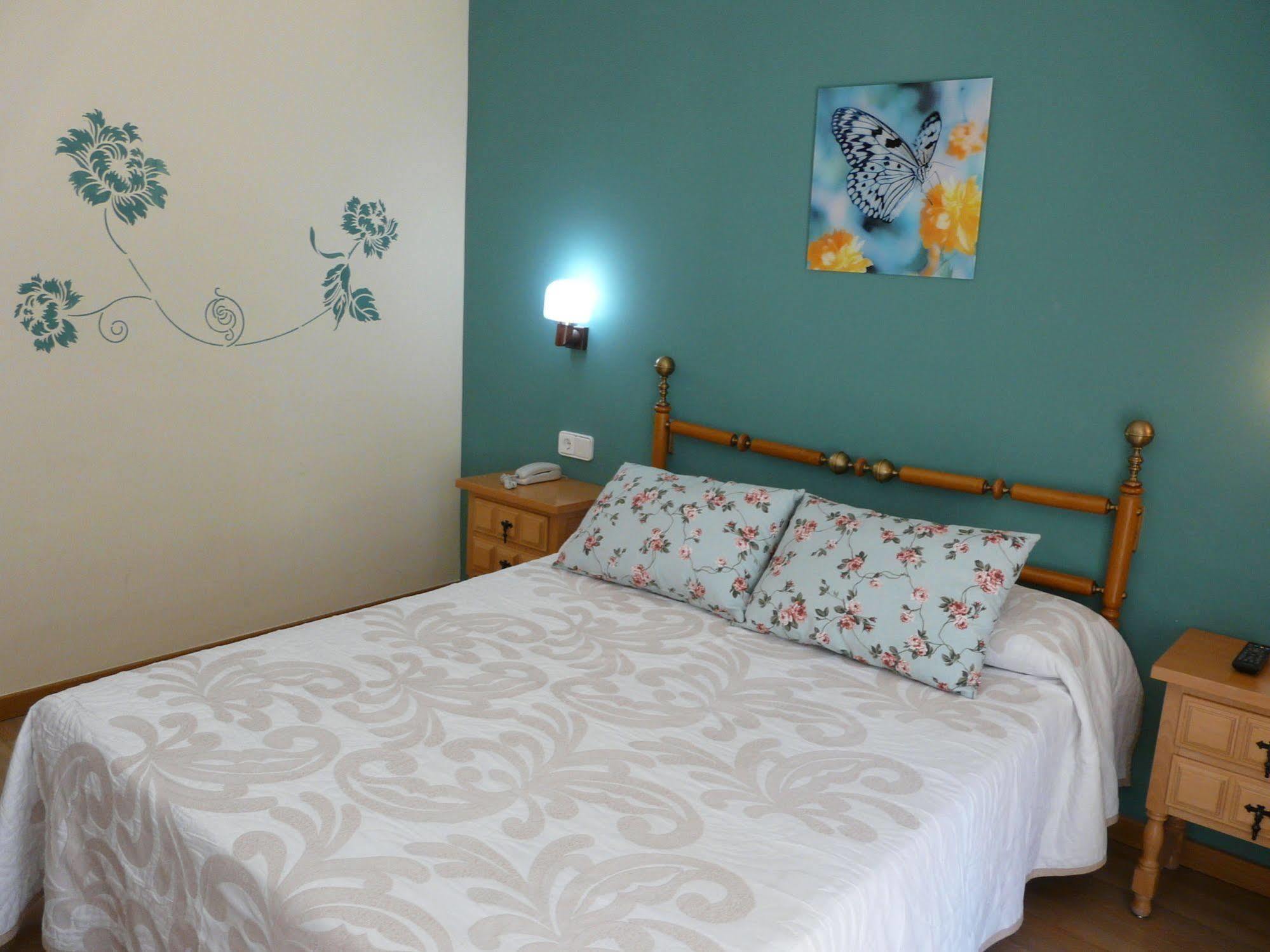 Hotel Nice La Seu d'Urgell Buitenkant foto