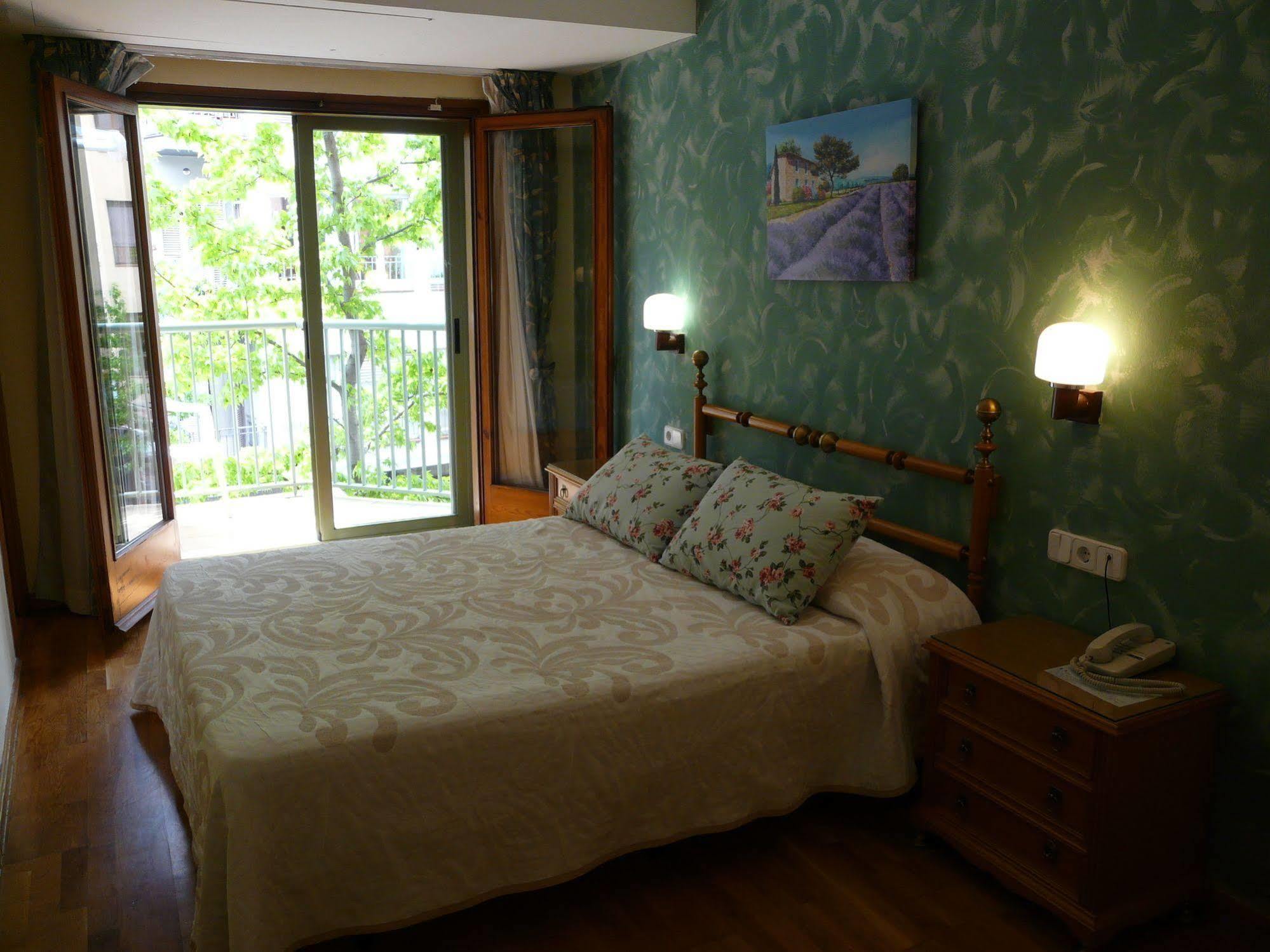 Hotel Nice La Seu d'Urgell Buitenkant foto