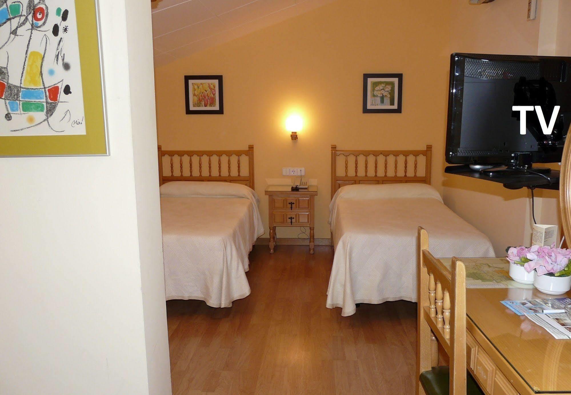 Hotel Nice La Seu d'Urgell Buitenkant foto