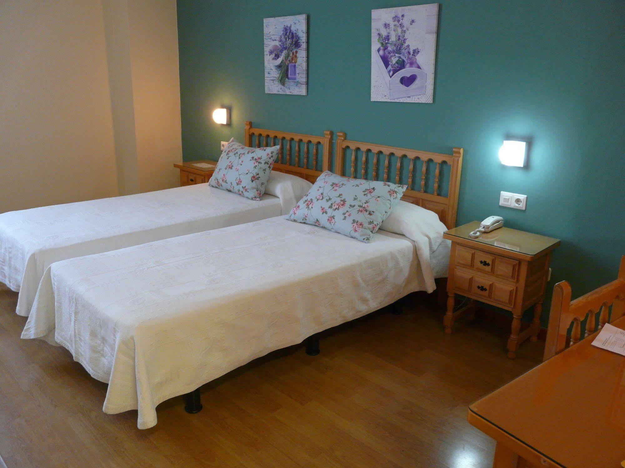 Hotel Nice La Seu d'Urgell Buitenkant foto