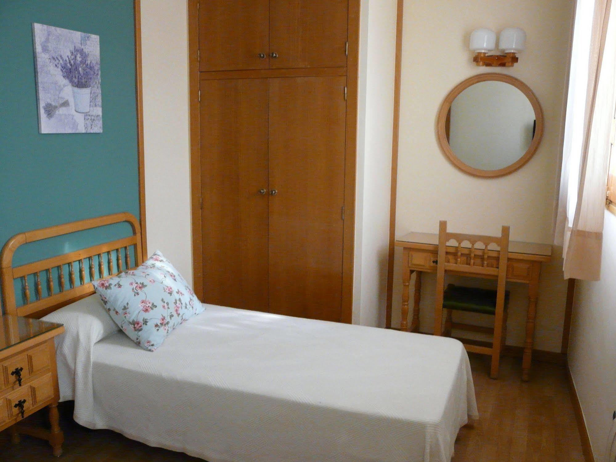 Hotel Nice La Seu d'Urgell Buitenkant foto