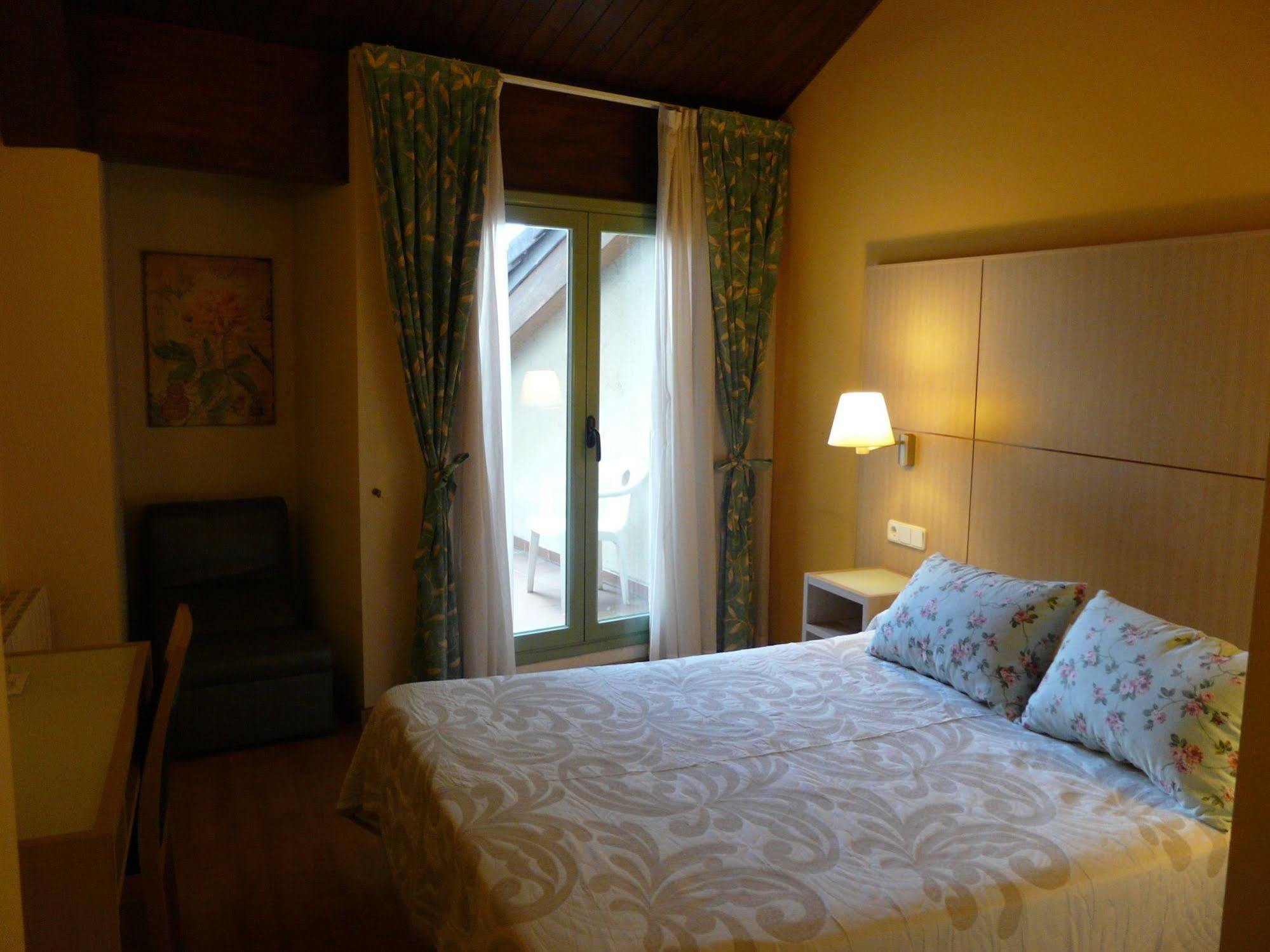Hotel Nice La Seu d'Urgell Buitenkant foto