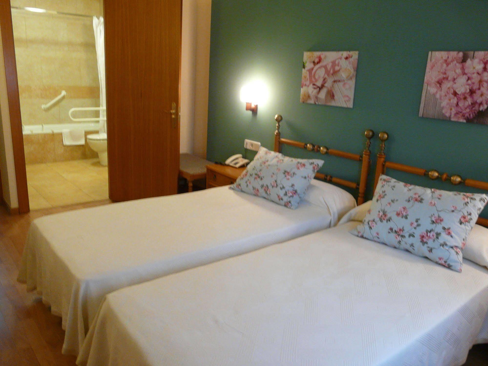 Hotel Nice La Seu d'Urgell Buitenkant foto