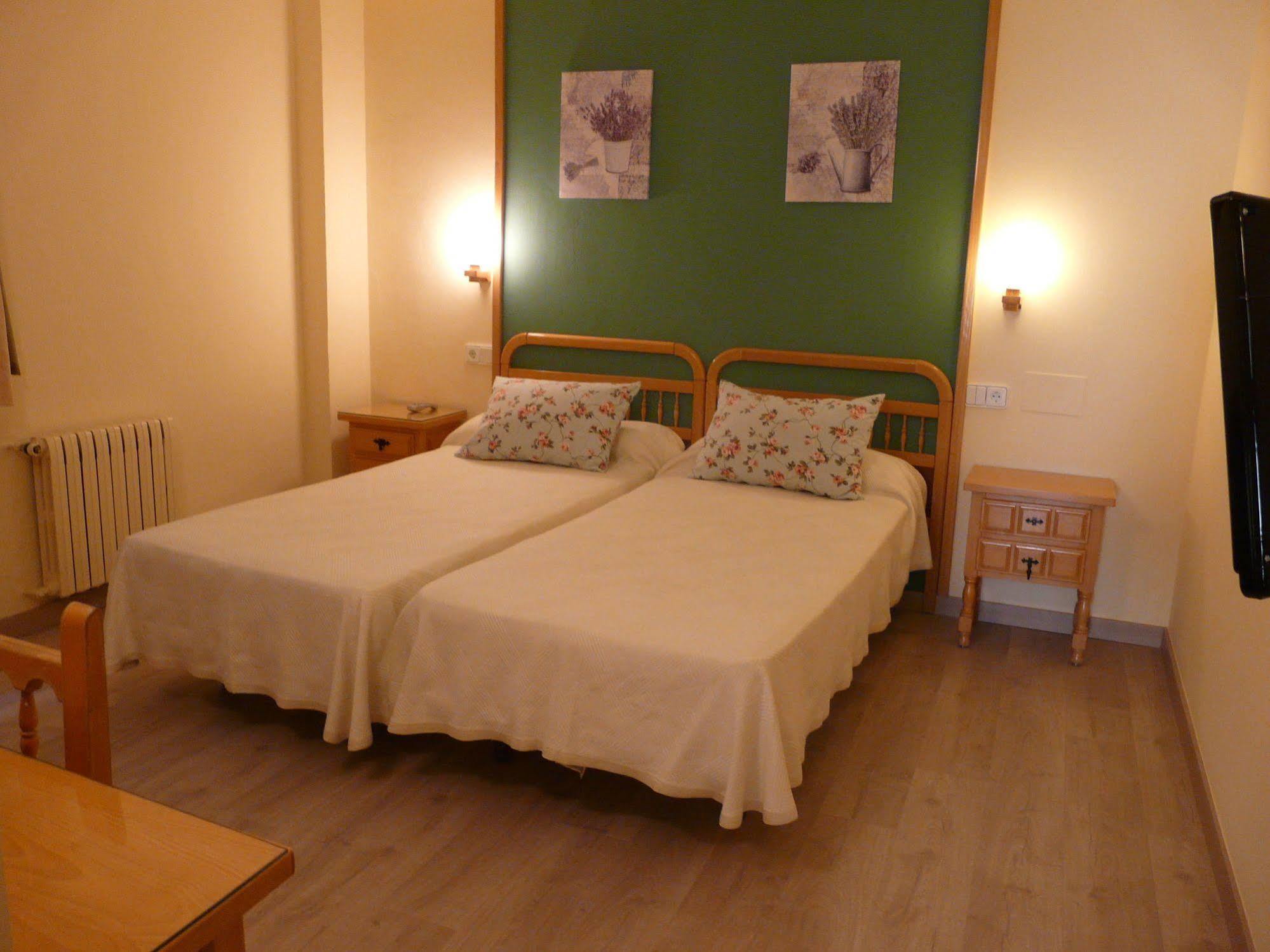 Hotel Nice La Seu d'Urgell Buitenkant foto