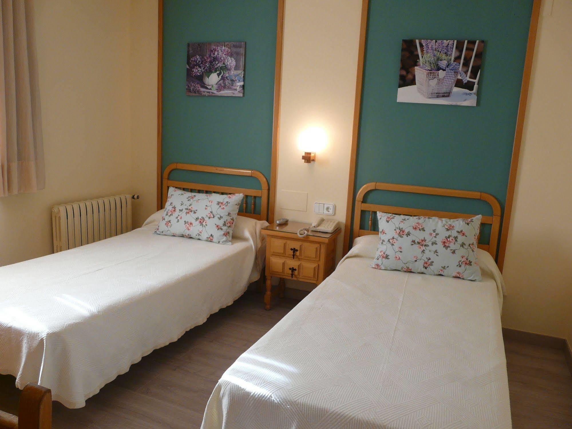 Hotel Nice La Seu d'Urgell Buitenkant foto