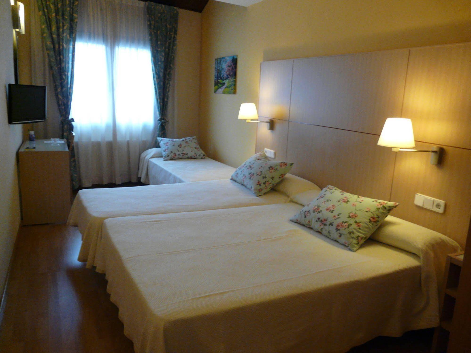 Hotel Nice La Seu d'Urgell Buitenkant foto