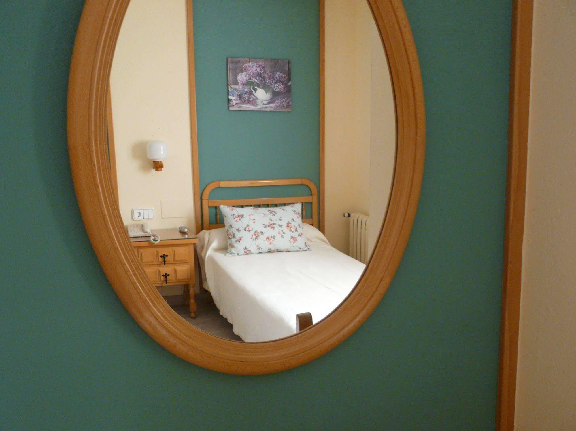 Hotel Nice La Seu d'Urgell Buitenkant foto