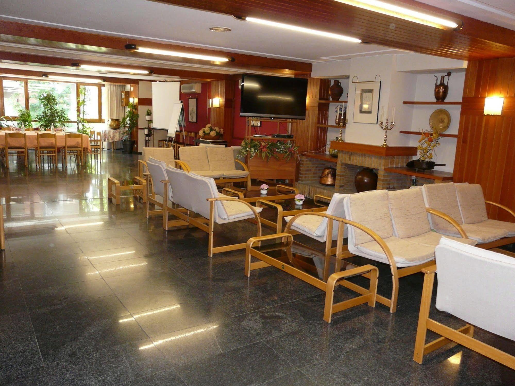 Hotel Nice La Seu d'Urgell Buitenkant foto